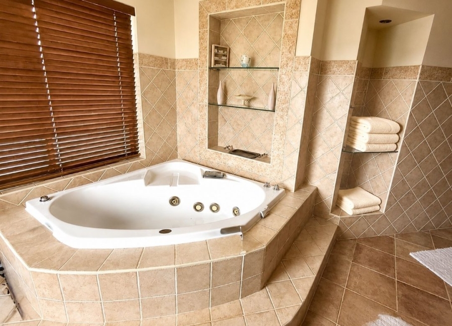 5 Bedroom Property for Sale in Pezula Golf Estate Western Cape